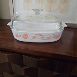 🍑 Vintage Corning Ware Peach Floral 2.5L Dish with Lid – Great Condition