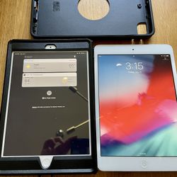 2 x iPad Mini 2 - 16GB - Wifi only - model A1489. Pair + Otter box case.