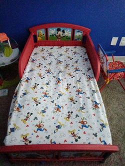NEED GONE TODAY ! ASAP 7/8/2026 Toddler bed set with mattress and table and chair