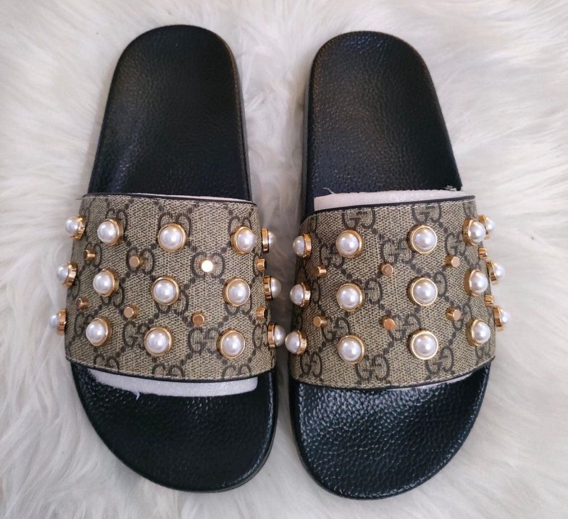 Gucci Slides (A Euro 42 US men's 9 US women's 9/11.