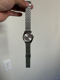 Sliver Nixon watch