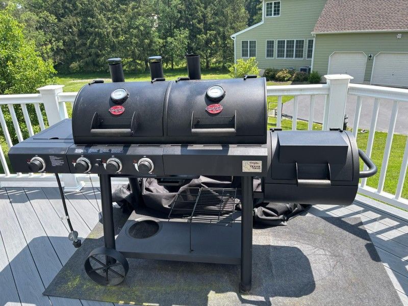 Texas Trio 4-Burner Dual Fuel Grill with Smoker in Black