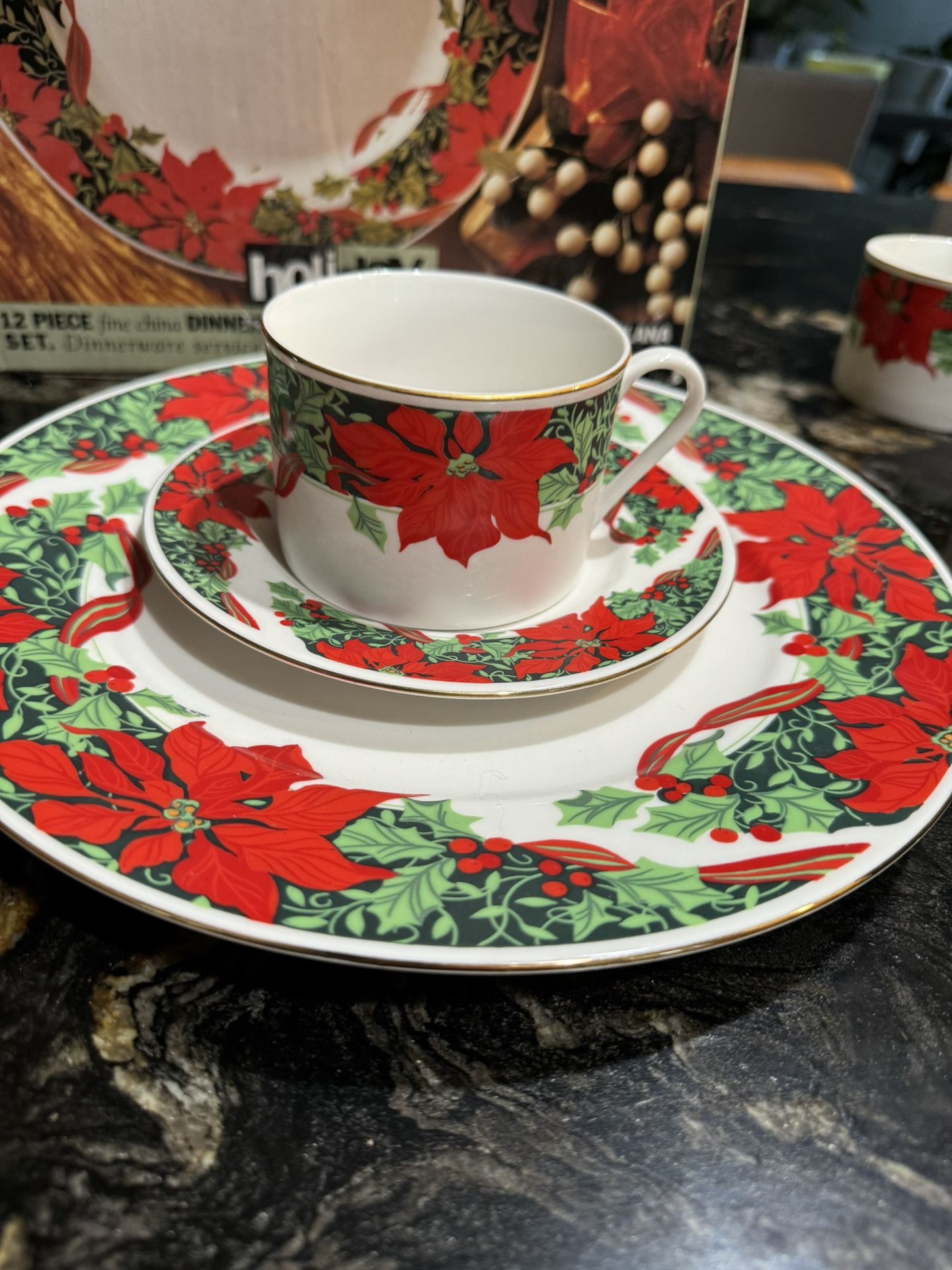 Holiday Dinnerware American Atelier Bargello 16-Piece Holiday