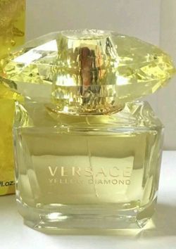 Versace daimon lleyow 3.4oz 100.ML yo vendo perfumes auténticos a muy buen precio prepárese para navidad.