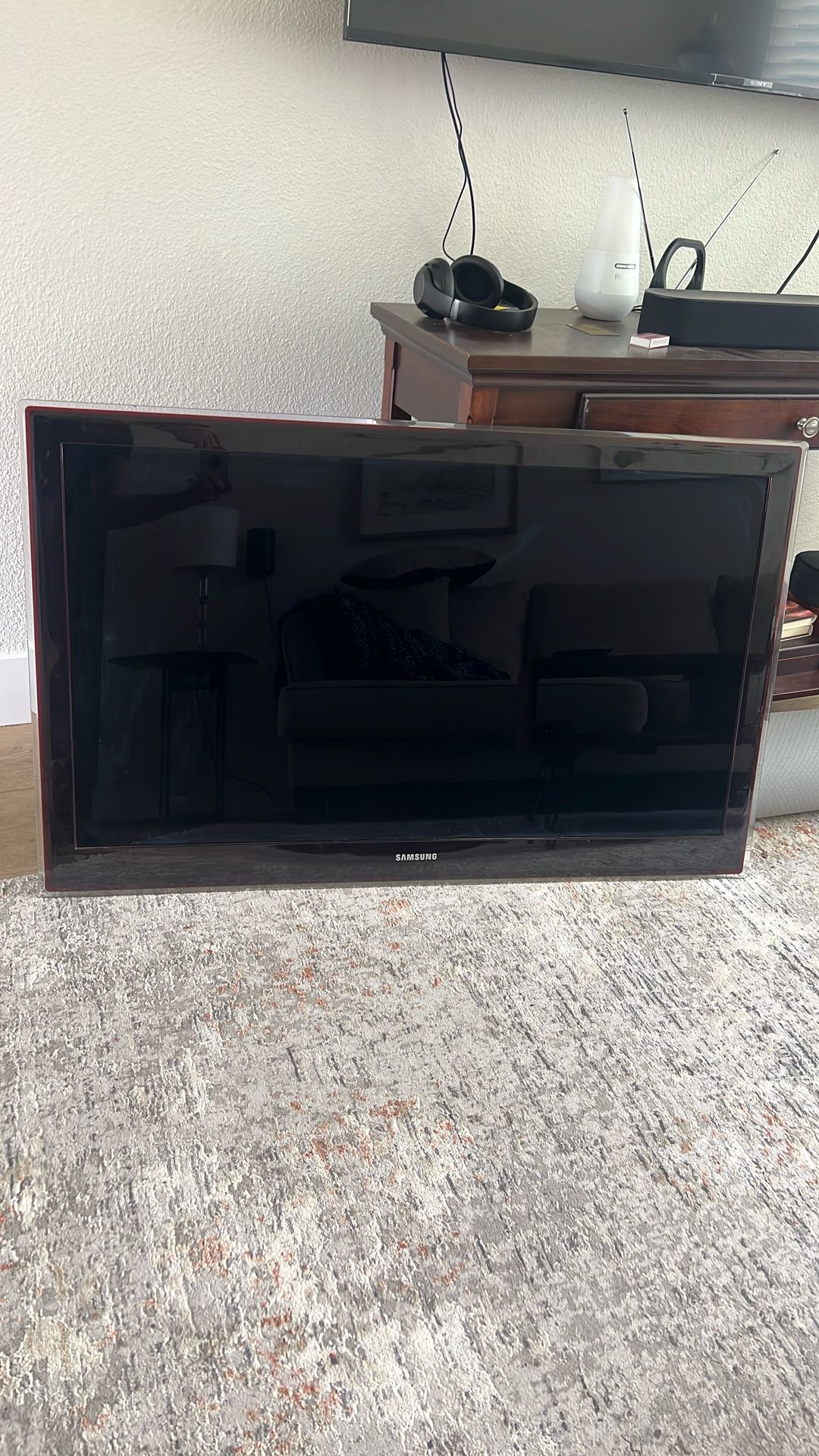 46” Samsung Tv With Wall Mount