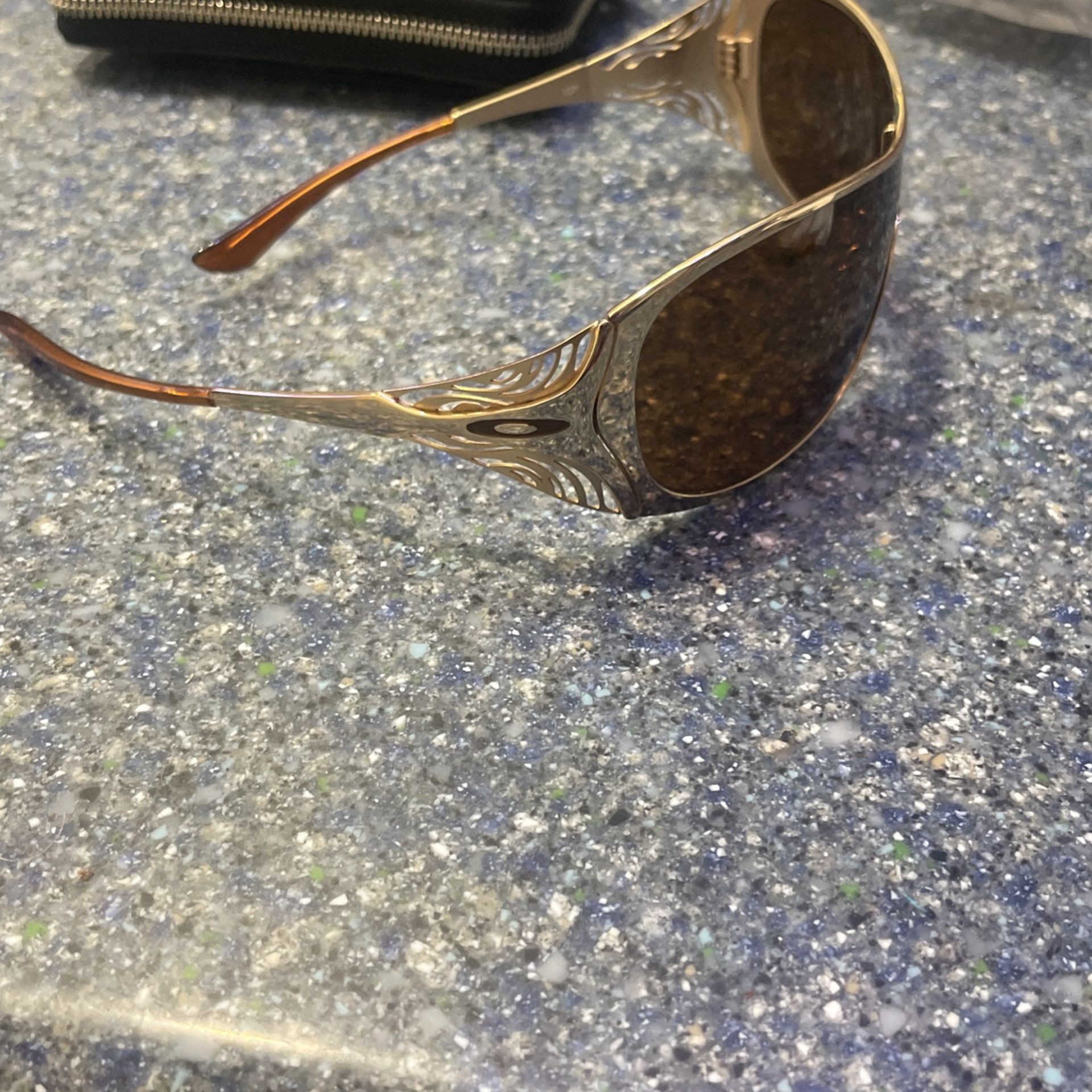 Oakley Liv Sunglasses (Discontinued)Gold