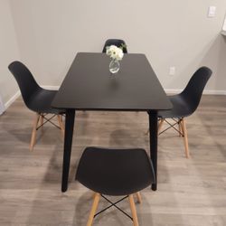 Black Table And 4 Black Chairs