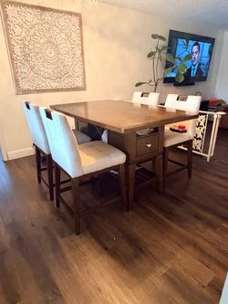 Rooms To Go Walstead Place Counter Height Dining Set – 4 Chairs