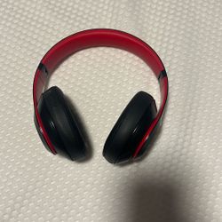 Beats By Dr. Dre Studio 3 (Red and black)