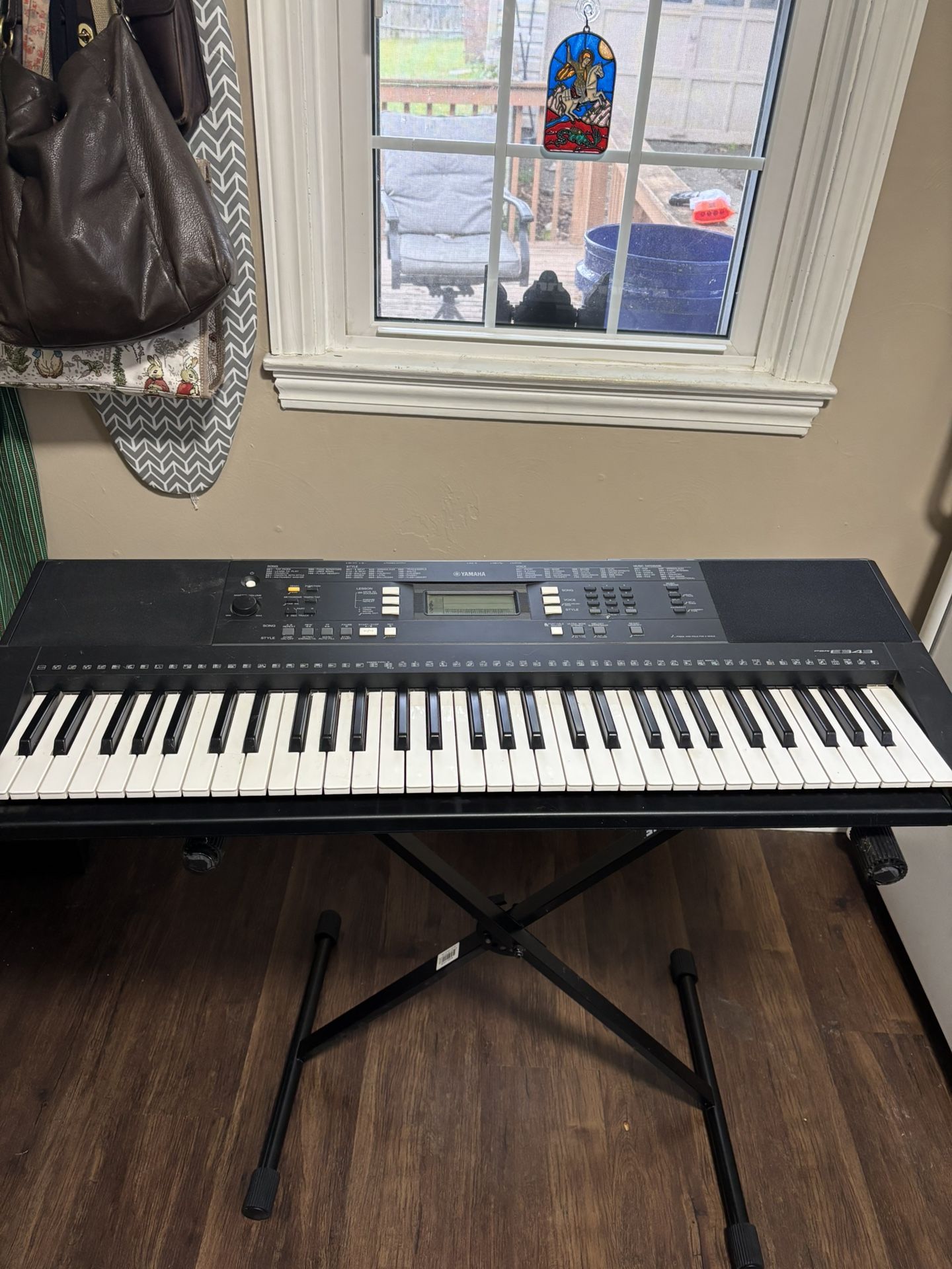 Yamaha PSR-E343 Portable Keyboard + Stand