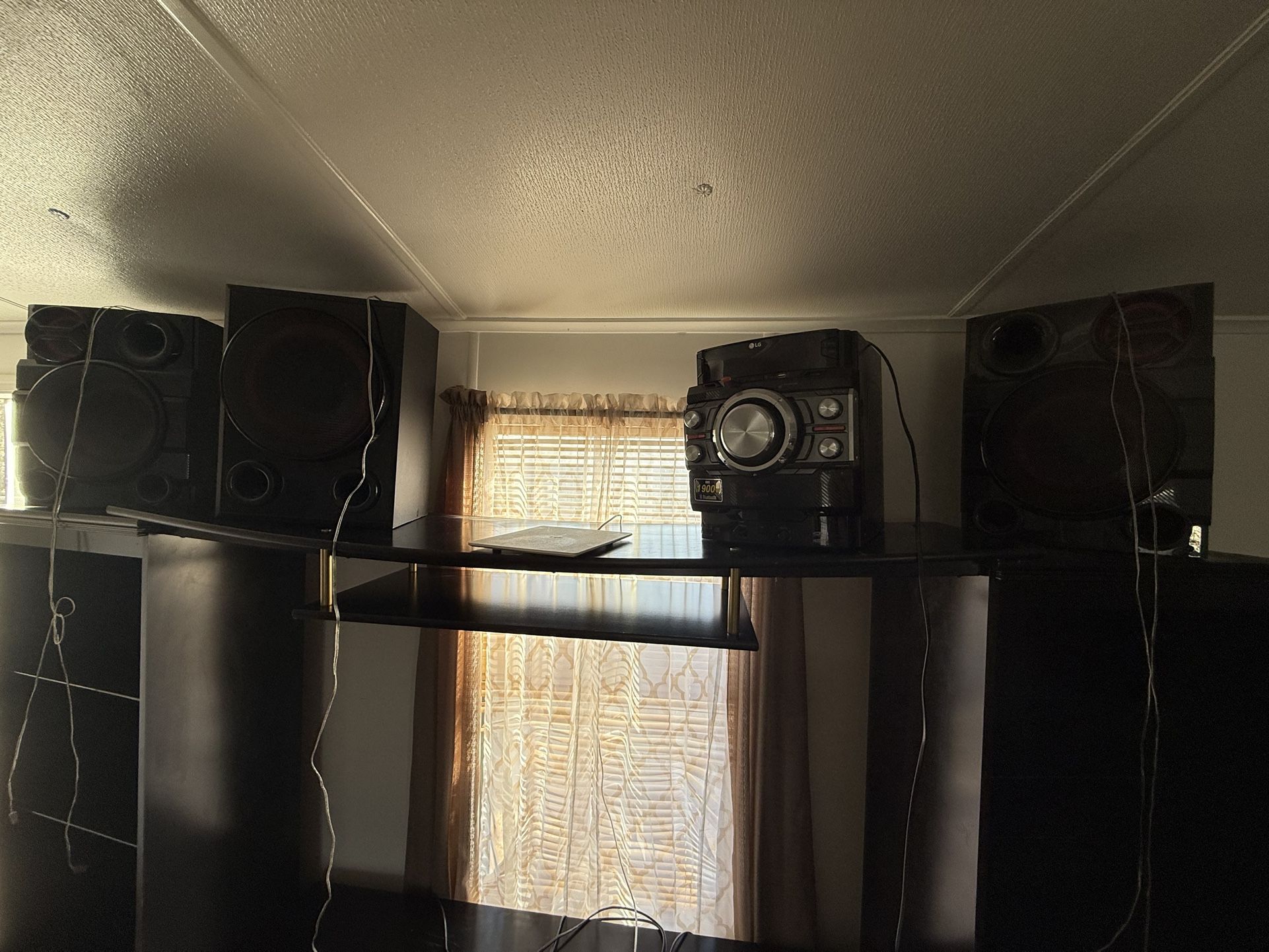 LG Stereo