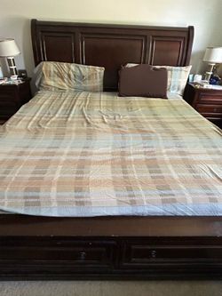 King bedroom set - like new moving sale