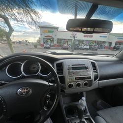 Toyota Tacoma Silver 5 Pies 77000 Millas 