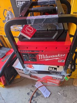 Milwaukee
MX FUEL 3600-Watt/1800-Watt Lithium-Ion Battery Powered Push Start Portable Power Station Battery Generator STORE PRICE $2499
