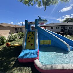 Really nice bounce house with blower $200 delivery is free in Clovis and Fresno area