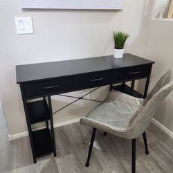Black Desk With 3 Drawers 