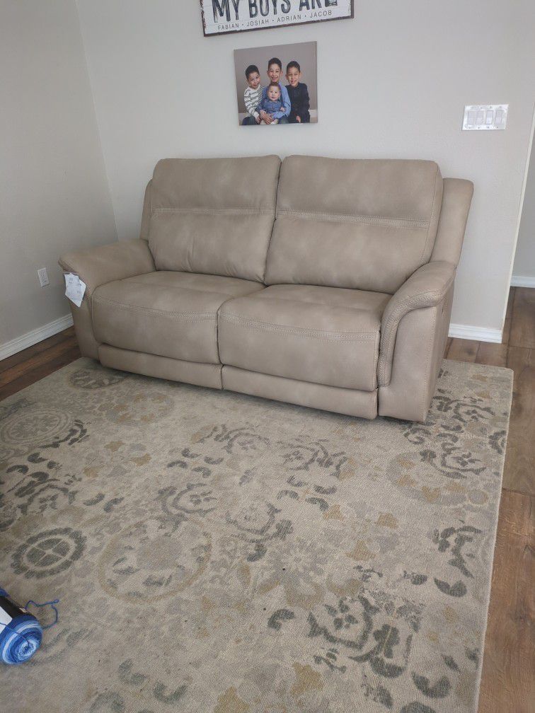 Beautiful Brand New Sofa & Chair