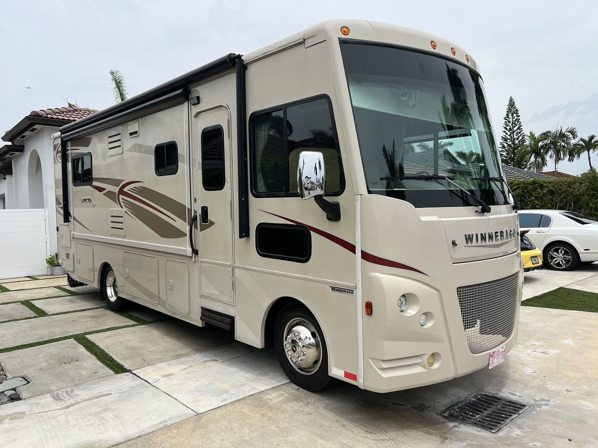 2018 Winniebago Vista LX 27N