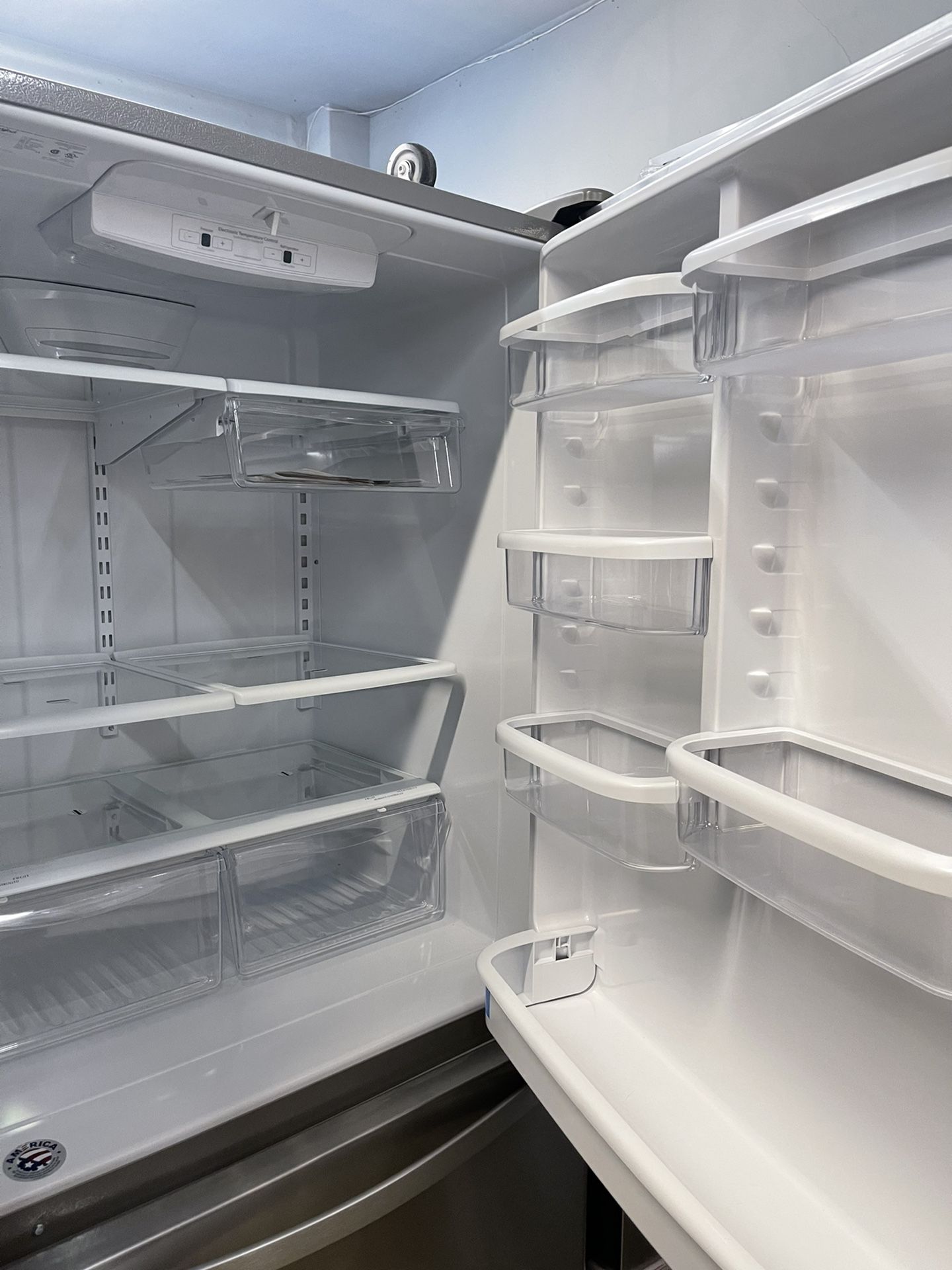 Whirlpool Bottom Freezer In Stainless Steel New Open Box Coubter Depth 