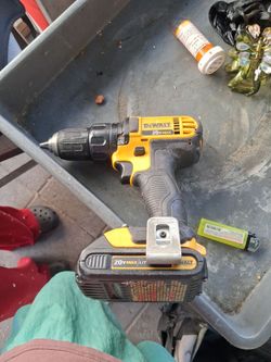 Dwalt drill
