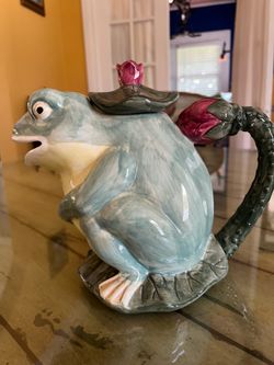 Teapot frog by Lillian Vernon 8 inches tall Teapot frog by Lillian Vernon 8 inches
