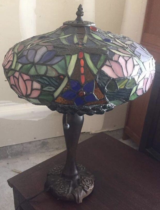 Beautiful Tiffany / stained glass style lamp