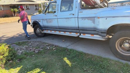 Ford F-350 Crew Cab Dually Truck