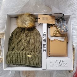 Steven Madden Clutch And Beanie 