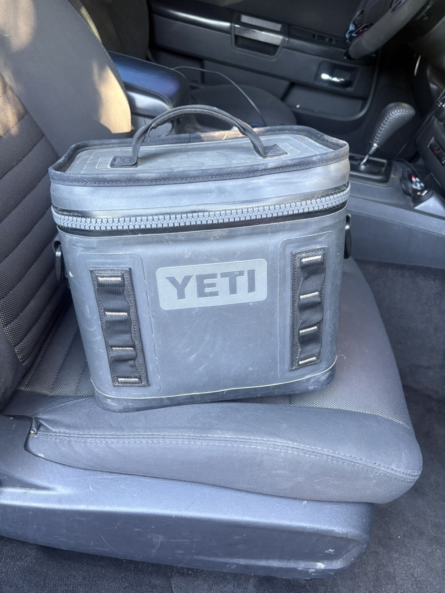 YETI Hopper Flip 18 Charcoal 17 L Soft Sided Cooler