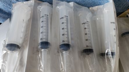 (41) 50 mL Syringes