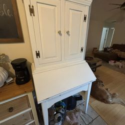 Secretary Cabinet/Hutch