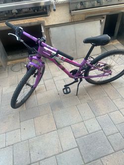 Specialized Female 24” wheels Mt. Bike mountain bike