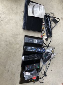 2 Sony cd 💿dvd player + 5 remote controls