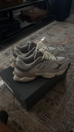 New balance men’s shoes 11 1/2