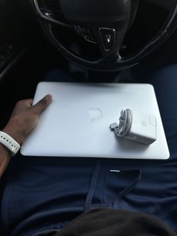 MACBOOK AIR (13-inch, 2017)