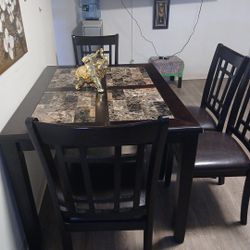DINING/KITCHEN TABLE SET