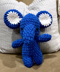 Baby Elephant Amigrumi