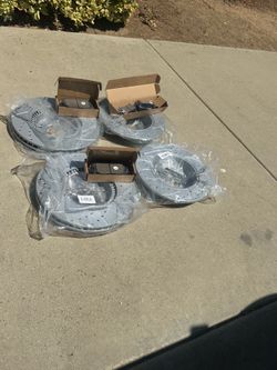 Drilled and Slotted Brake Rotors and Pads Set