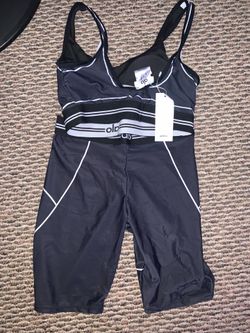alo yoga size medium