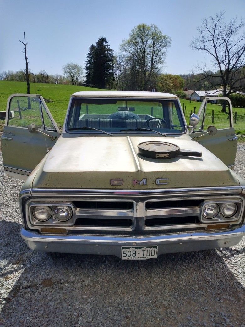 1969 GMC Camper Special 3/4 ton 2 Wd.