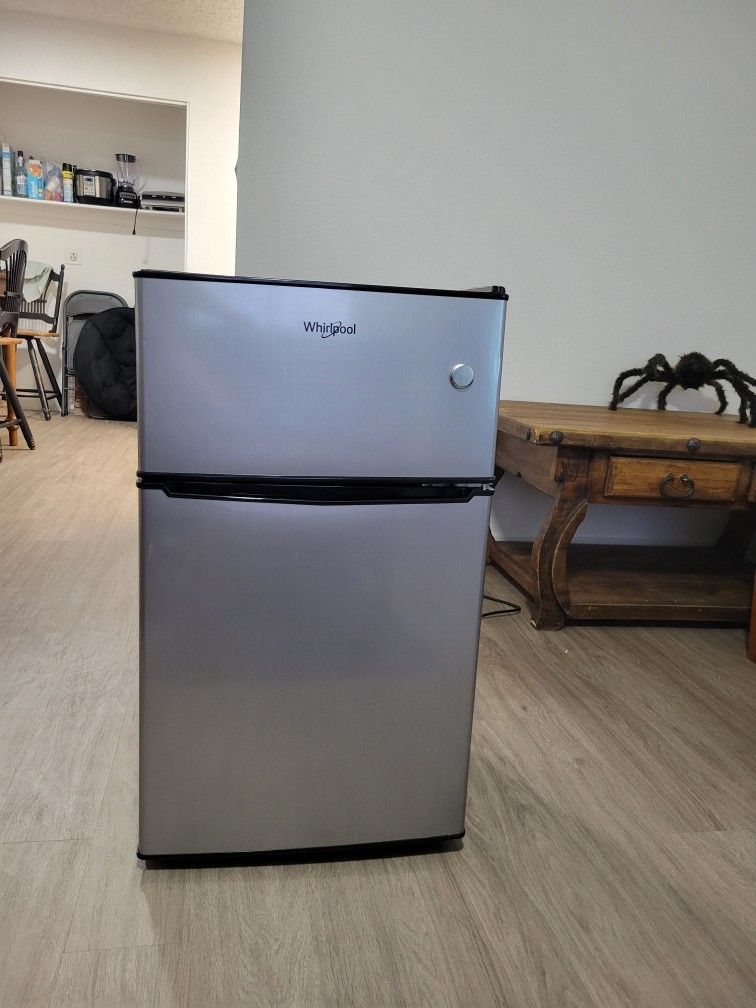 Whirlpool Mini Fridge 3.1 Cu. Ft