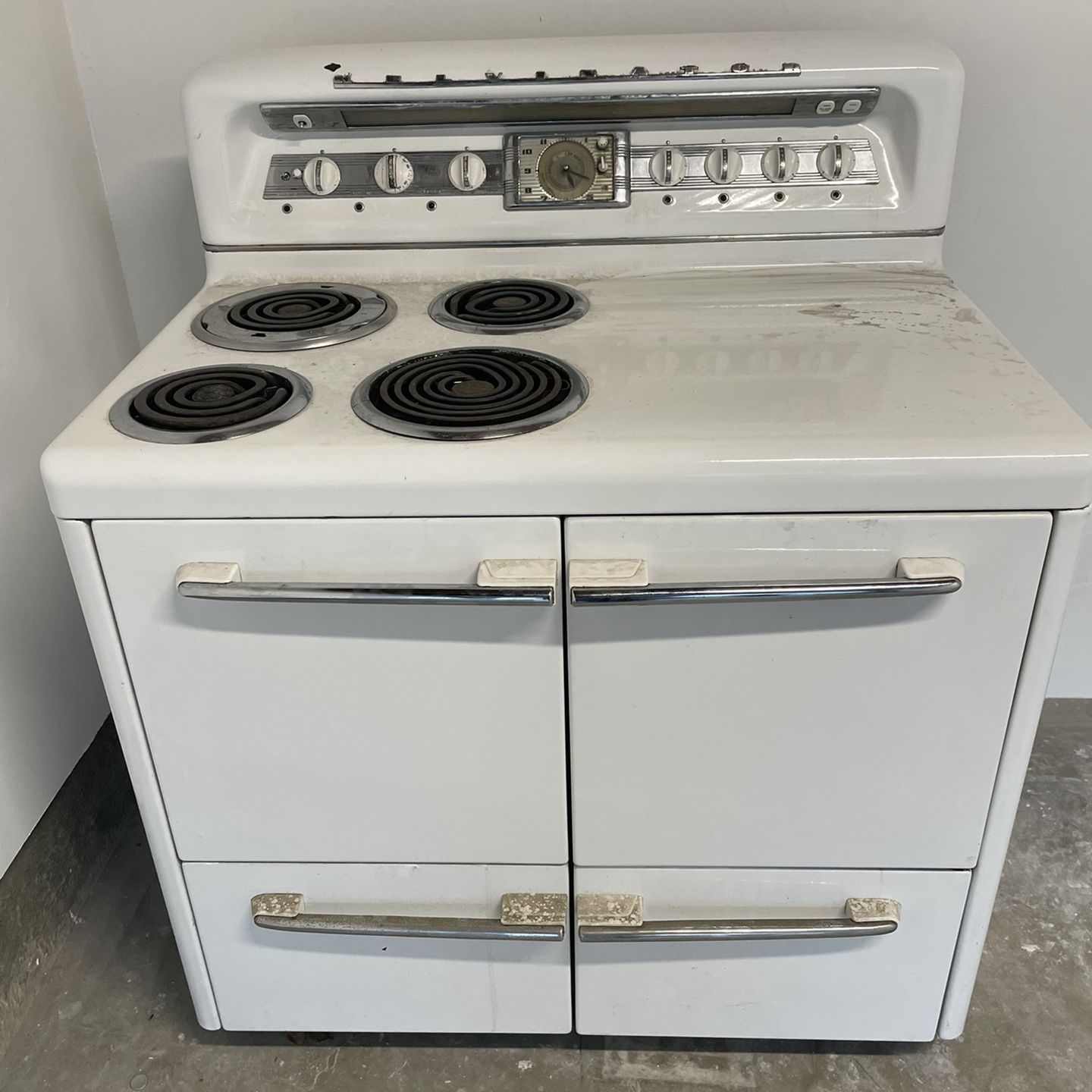 Vintage 1950's Admiral Electric Stove. 4 Burners, 3 Storage Drawers