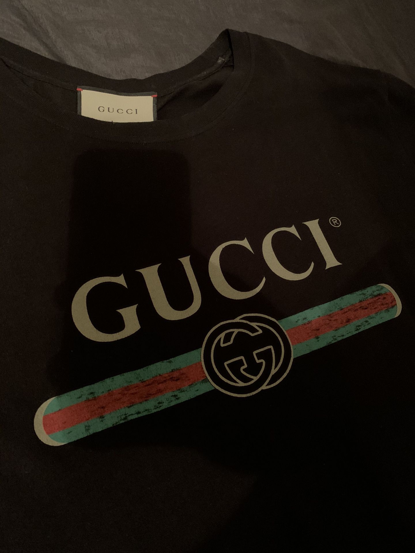 Gucci t shirt 1000% authentic size XXL but fits XL