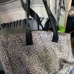 Leopard Pattern purse-Mali & Lili Weekender Bag Animal Print Travel Bag Straps NEW Black Cream.