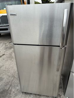 REFRIGERATOR FRIGIDAIRE 30” stainless steel