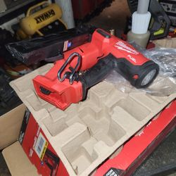 Milwaukee
M18 FUEL 18-Volt Lithium-Ion Brushless Cordless Gen II 16-Gauge Angled Finish Nailer (Tool-Only)
STORE PRICE $329