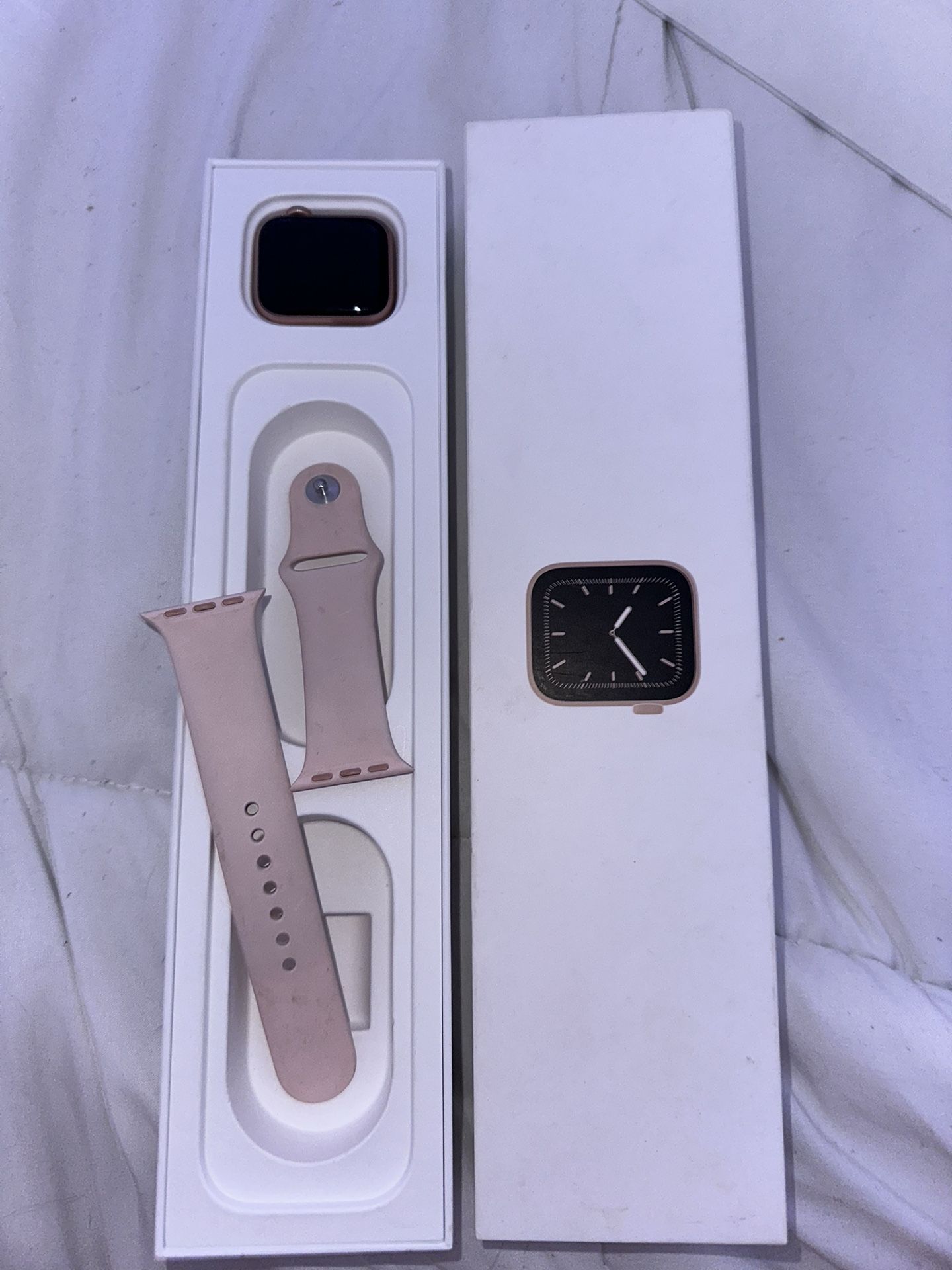 Apple Watch Series 5 40mm IC Locked Wearables