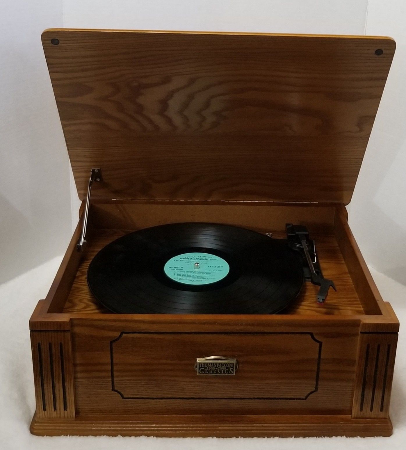 Thomas Pacconi 1900 - 2000 Classics Record Player