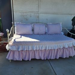 TRUNDLE DAY BED 