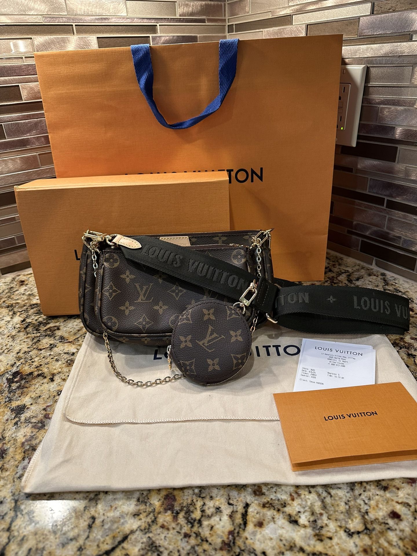 Like New Louis Vuiton Multi Pochette
